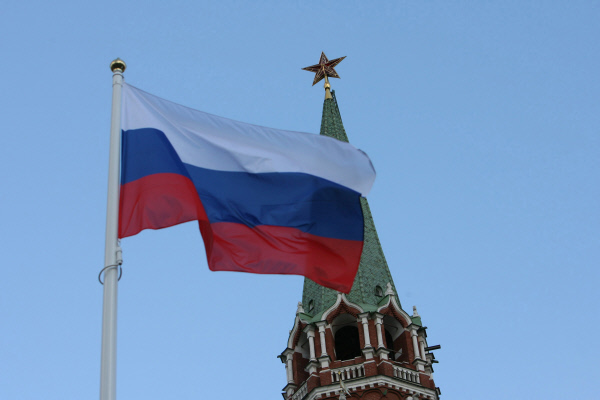 Российский государственный флаг в Александровском саду
